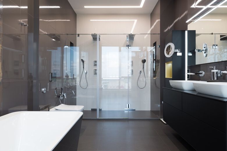 Варианты дизайна душевой walk-in: от линейного трапа до «мокрого пола»