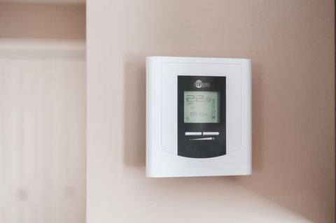 Чем KNX принципиально отличается от беспроводных протоколов?