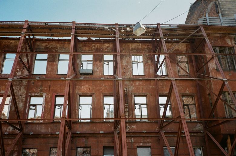 1. Усиление и выравнивание стен и перекрытий