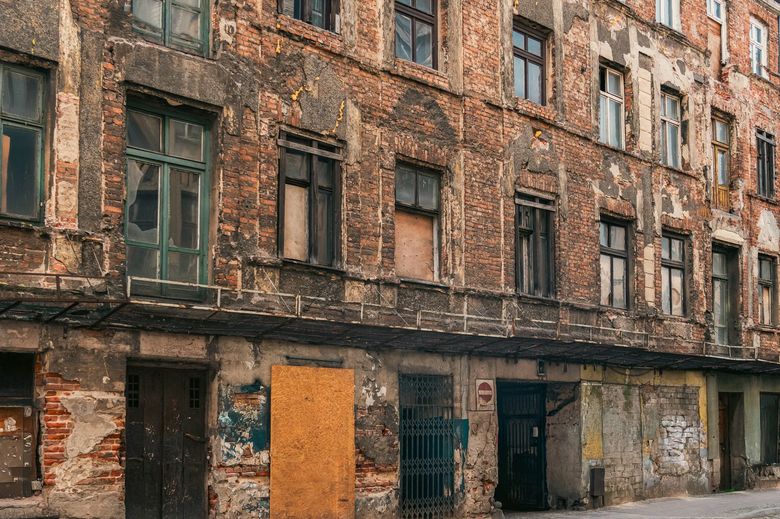 Какие работы запрещены в доме-памятнике без специального разрешения?