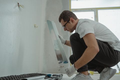 Что проверять в первую очередь при приёмке коттеджа: инженерия или отделка?