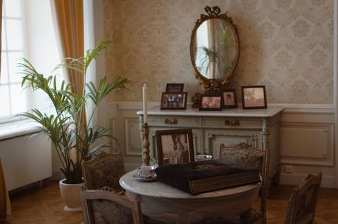 Почему сухой воздух опасен для антиквариата и деревянных элементов